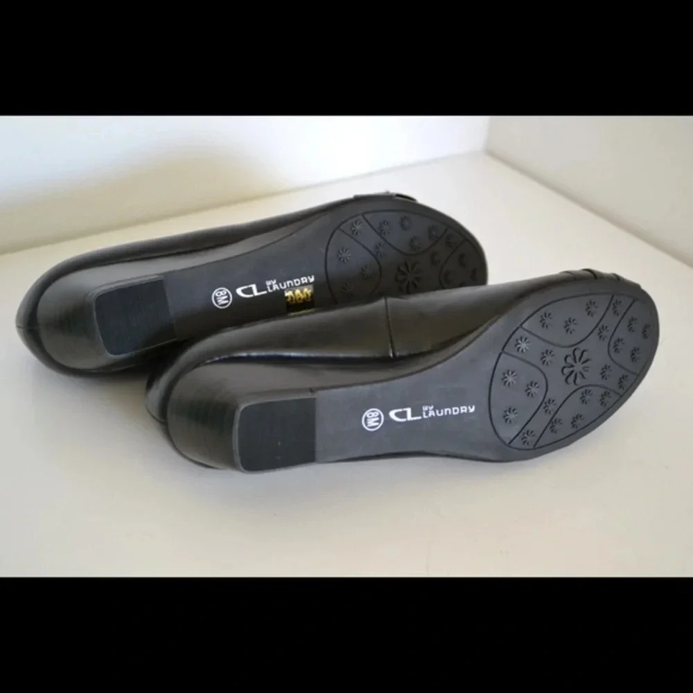 NWOT CL by Laundry shoes!